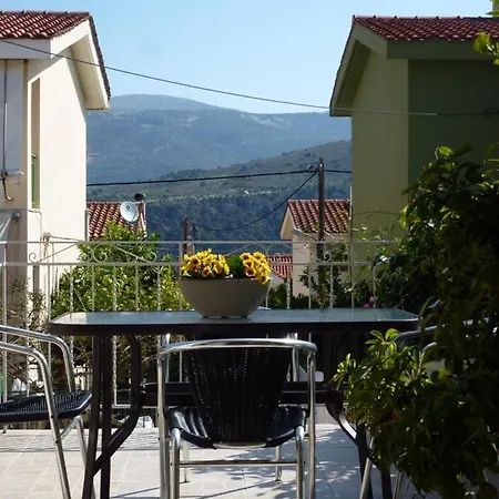 Nyaraló Family House