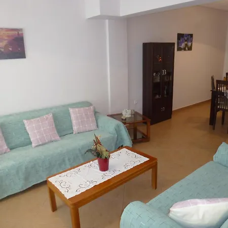 Nyaraló Family House